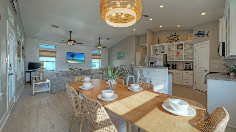 House (5 Bedrooms) | Interior