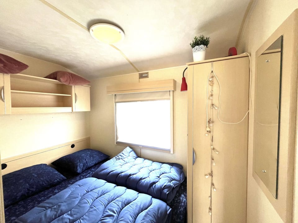 Bedroom double bed