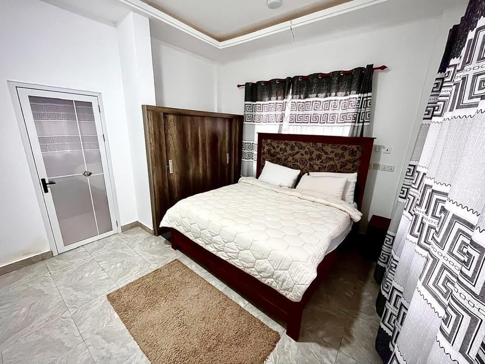 Basic Single Room, 1 Double Bed, Hill View | Laptop workspace, iron/ironing board (on request), WiFi (free)