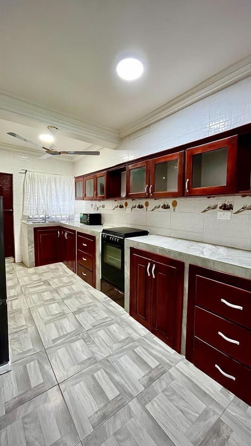 Basic Single Room, 1 Double Bed, Hill View | Private kitchen | Full-size fridge, microwave, stovetop, cookware/dishes/utensils