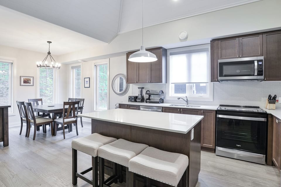 Cedar Kitchen-Dining Room