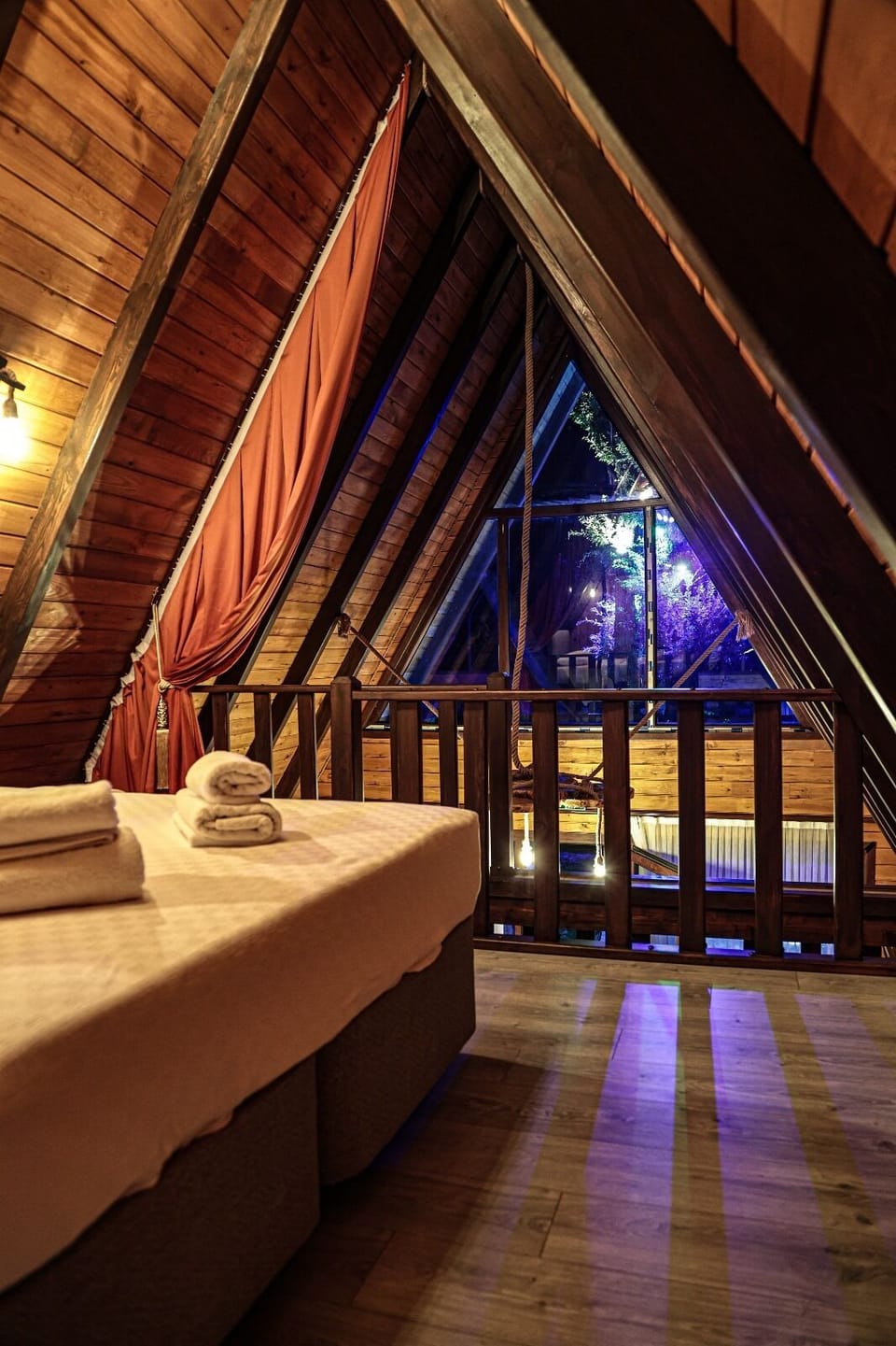 Luxury Double Room | Soundproofing, WiFi (free)