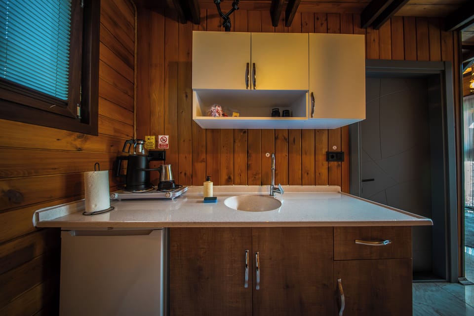 Coffee/tea maker, mini-fridge, dining table