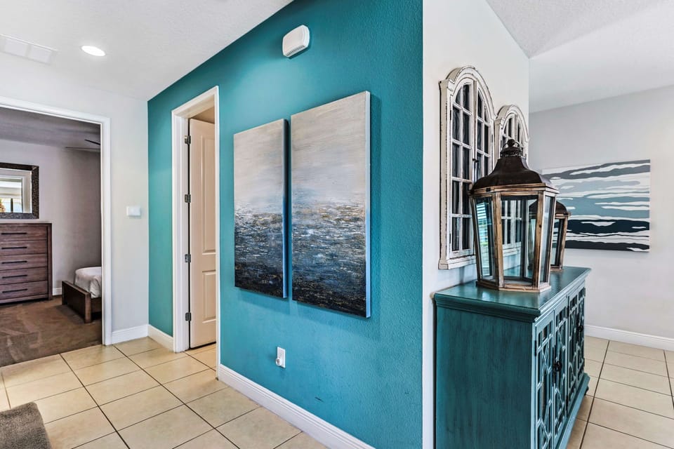 Quick access to snacks, kitchen, and dining—all in one place.