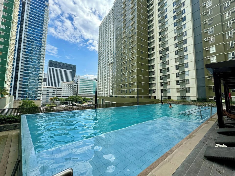 Exercise/lap pool