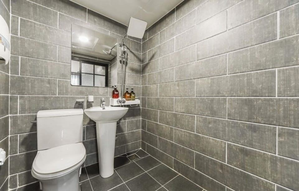 Standard Room | Bathroom | Hair dryer, bathrobes, slippers