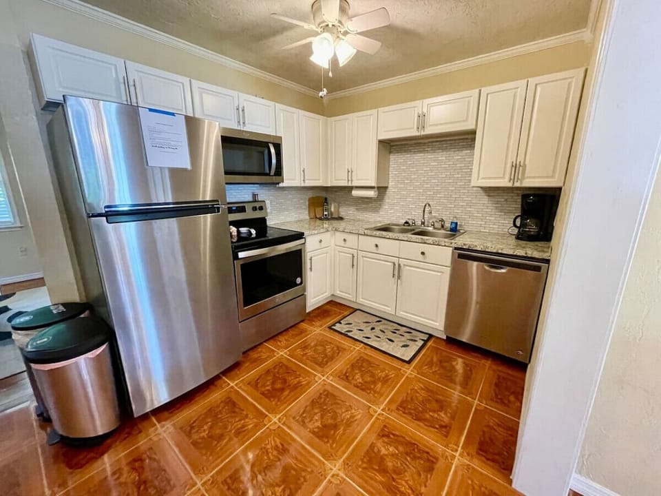 Full kitchen