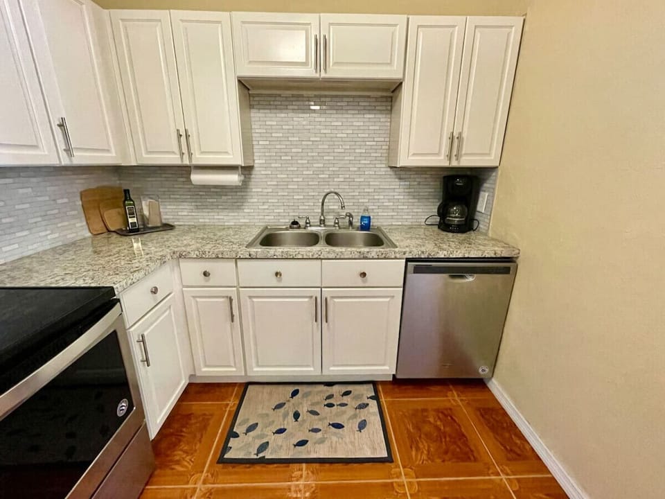 Full kitchen
