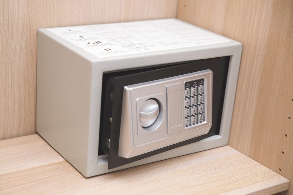 Deluxe Quadruple Room | In-room safe, blackout drapes, soundproofing, iron/ironing board