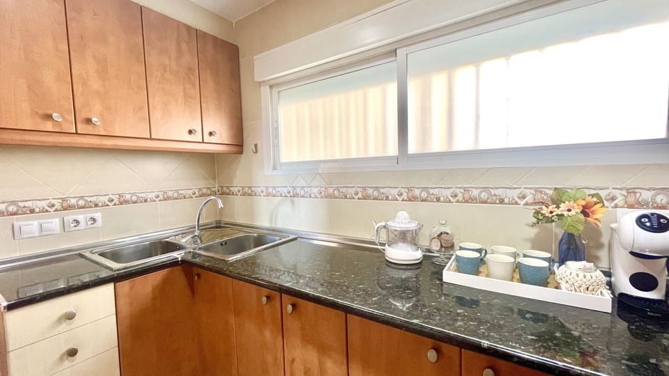 Fully equipped kitchen with kettle, toaster, coffee maker, microwave and all the necessary utensils to make you feel at home. Functional and ready to prepare from a quick breakfast to a full meal.