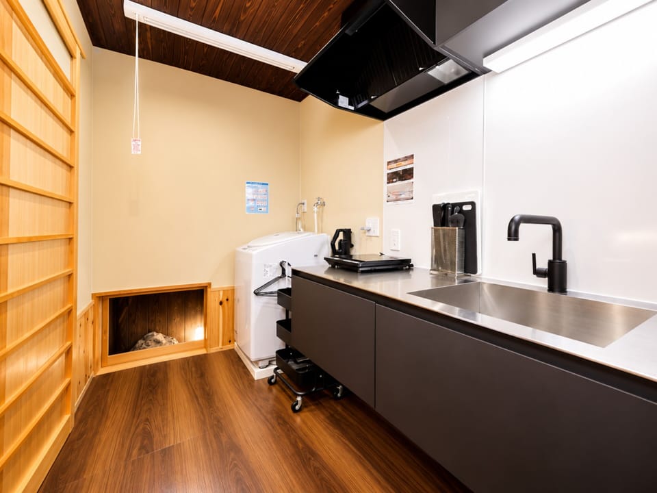 Classic Villa | Private kitchen | Fridge, microwave, stovetop, cookware/dishes/utensils