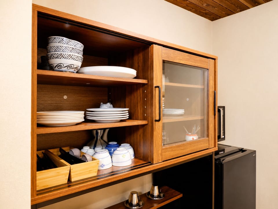 Classic Villa | Private kitchen | Fridge, microwave, stovetop, cookware/dishes/utensils