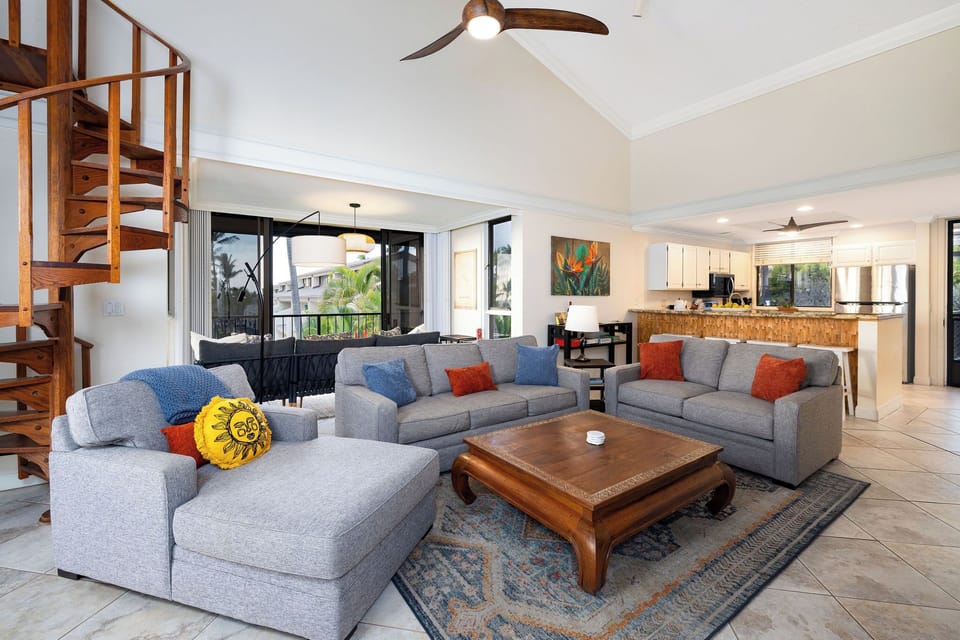 Living room & kitchen & seating area combo - Open concept living, kitchen, and dining space