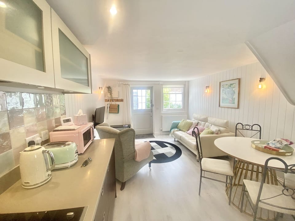 Comfy, snug and perfectly formed fishermans cottage