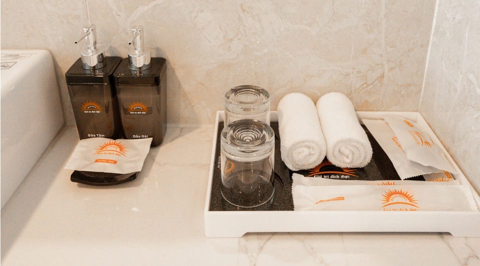 Standard Room | Bathroom | Shower, rainfall showerhead, hair dryer, slippers