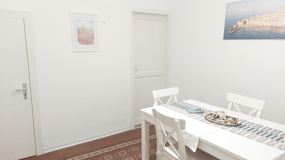 Economy Apartment | Living area | 40-inch flat-screen TV with digital channels