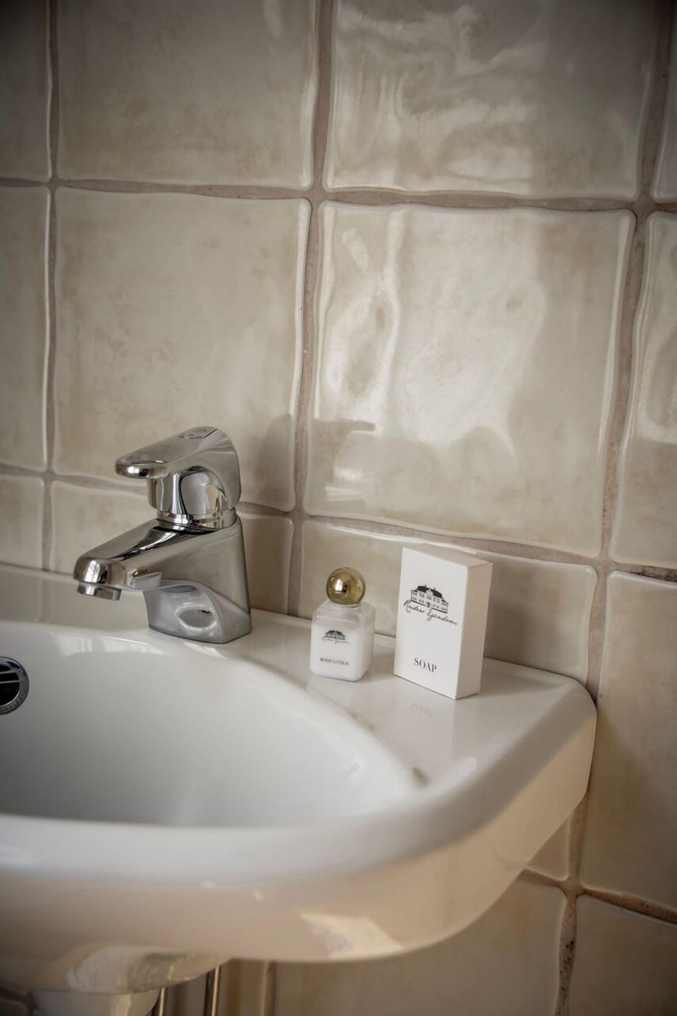 Double Room, 1 Bedroom, Garden View | Bathroom | Free toiletries, hair dryer, towels, soap