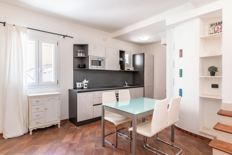Apartment | Private kitchen | Fridge, oven, stovetop, coffee/tea maker