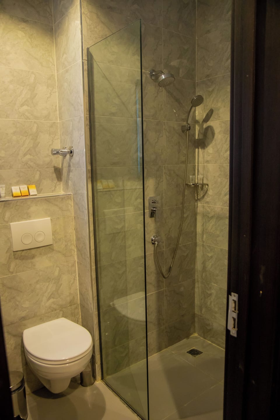 Executive Room, 1 King Bed | Bathroom | Shower, free toiletries, towels, soap