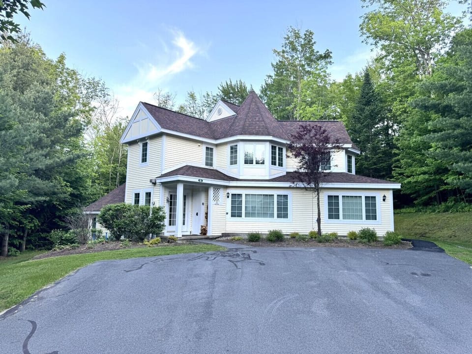 Kingswood-16A- Duplex- Waking distance to clubhouse