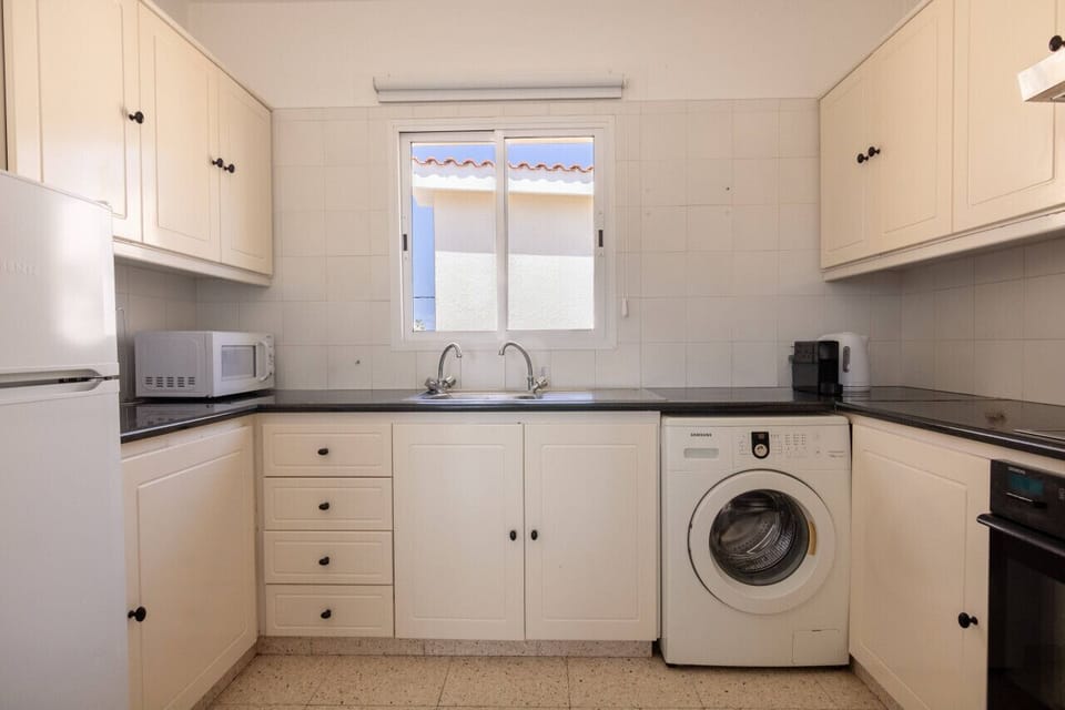 Fully Equipped Kitchen!