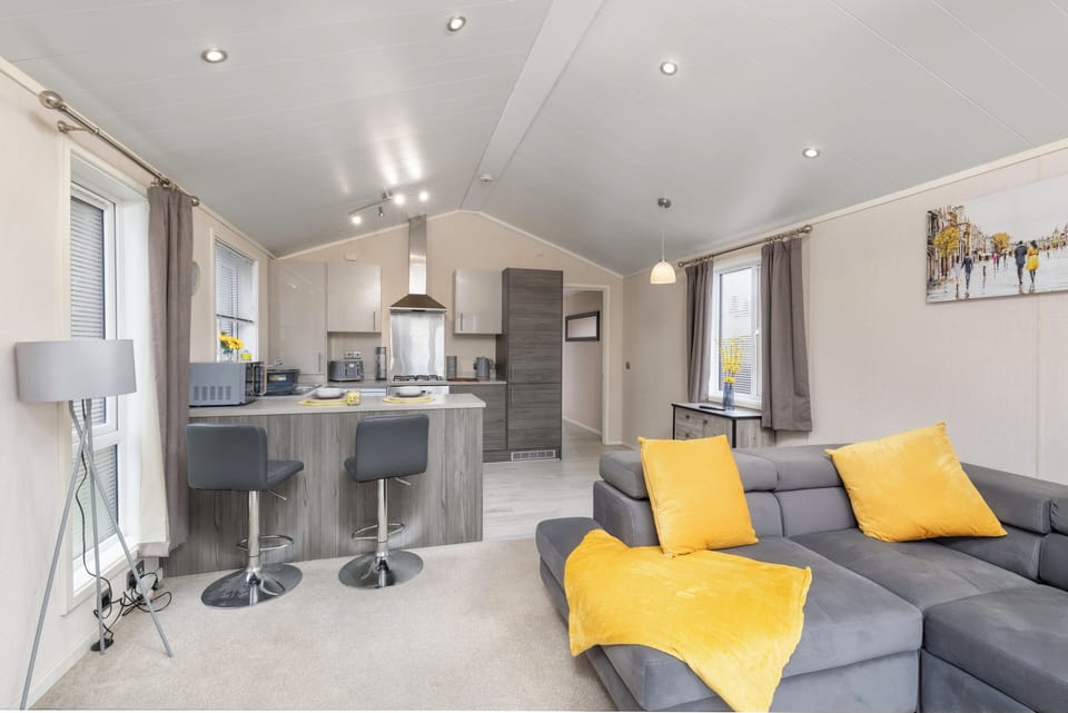 Cabin, Garden View | Living area | Flat-screen TV