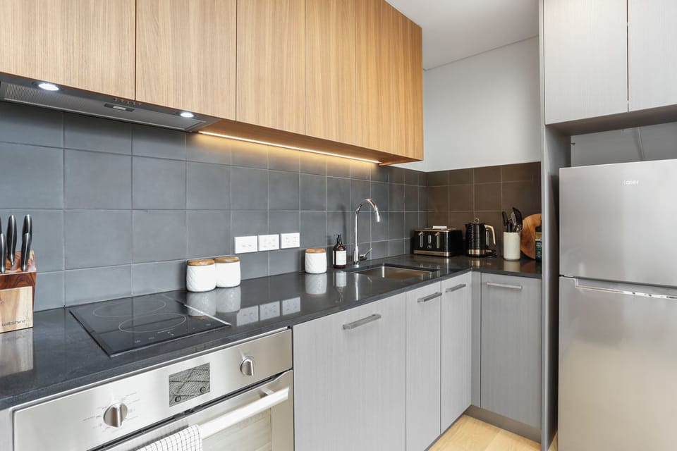 Apartment, 1 Bedroom | Private kitchen | Full-size fridge, microwave, oven, stovetop