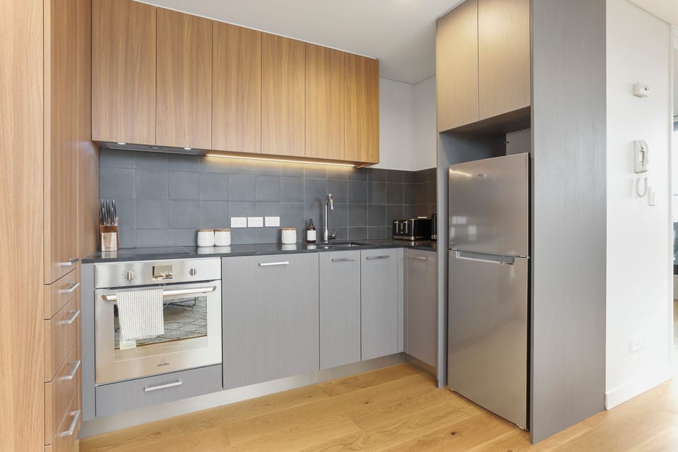 Apartment, 1 Bedroom | Private kitchen | Full-size fridge, microwave, oven, stovetop