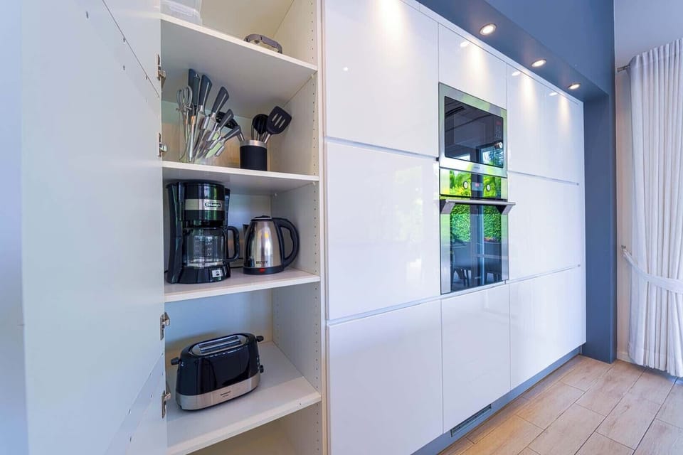 Exclusive Villa, Balcony, Pool View | Private kitchen