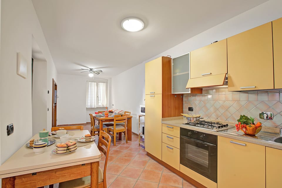 Family Apartment, 2 Bedrooms, Microwave (Queen Elena Home Centro Sanremo) | Private kitchen | Fridge, microwave, oven, stovetop