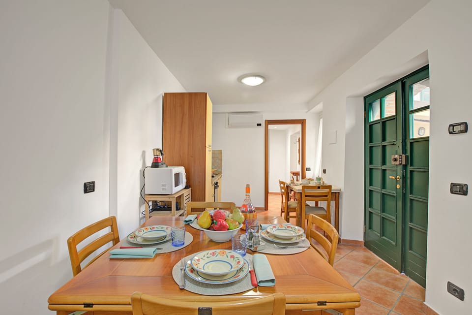 Family Apartment, 2 Bedrooms, Microwave (Queen Elena Home Centro Sanremo) | Dining