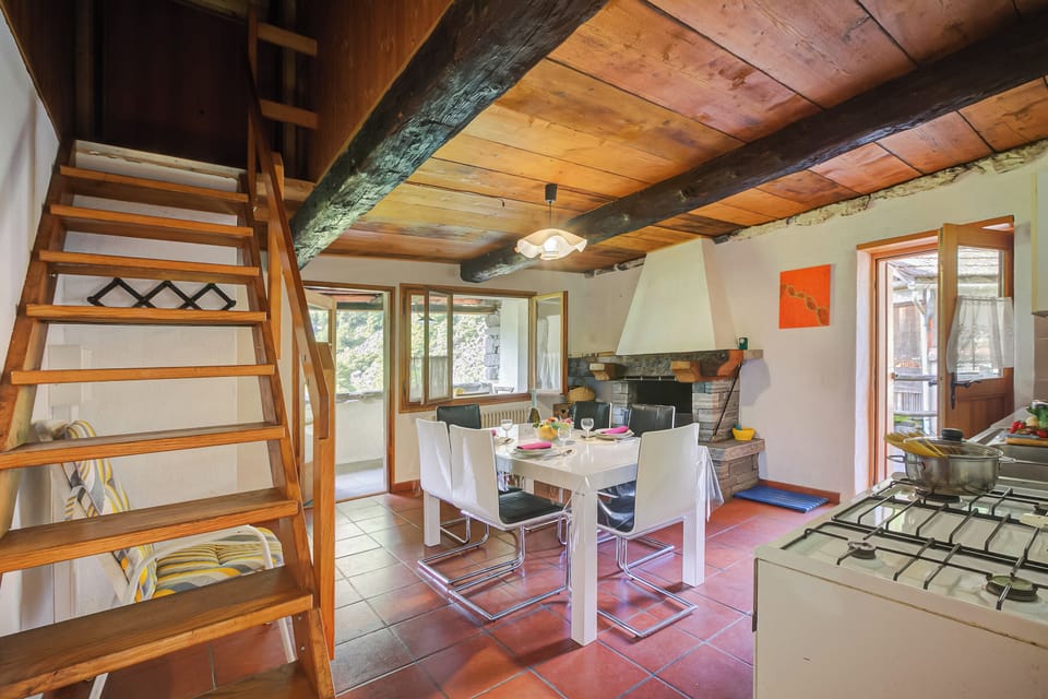 Family Chalet, Multiple Bedrooms, Mountainside (Rustico Val Bavona house) | Dining