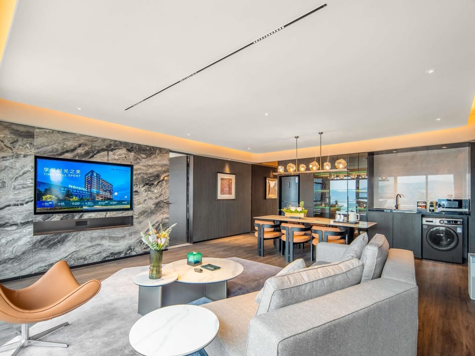 Deluxe Suite, 2 Twin Beds | Minibar (free items), blackout drapes, rollaway beds (surcharge)