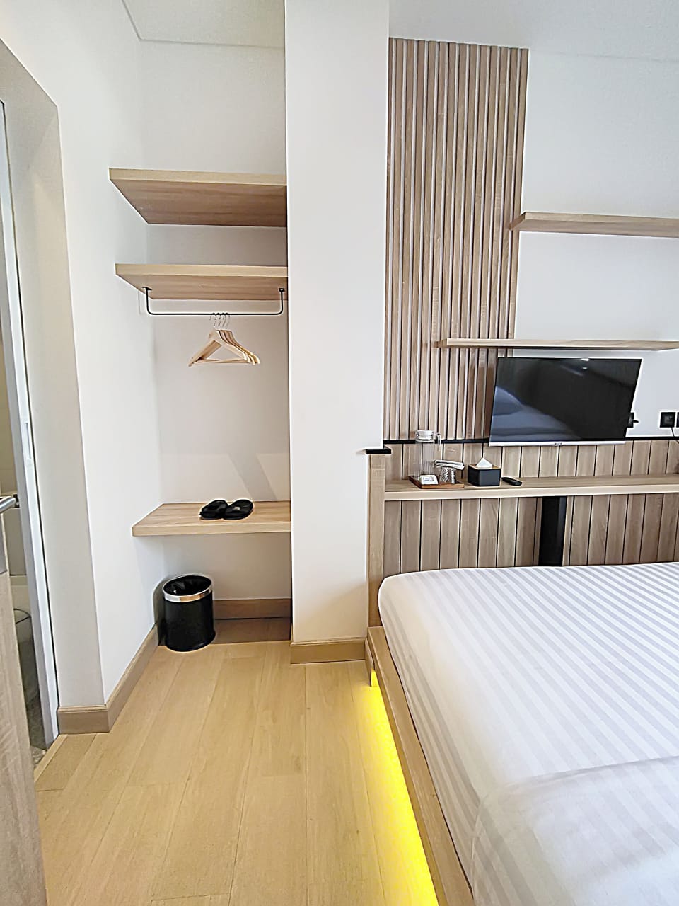 Deluxe Room | Blackout drapes, free WiFi