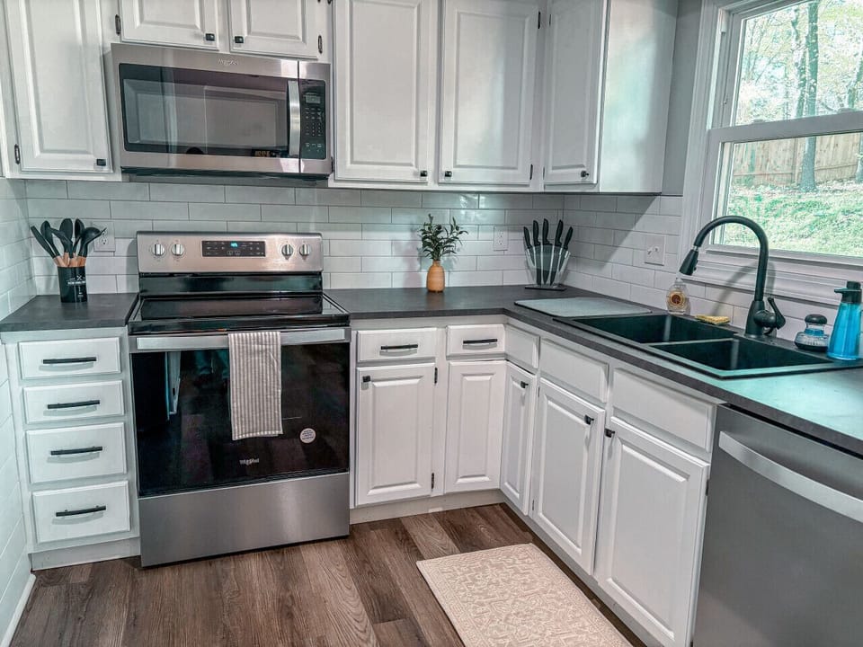 Full kitchen
