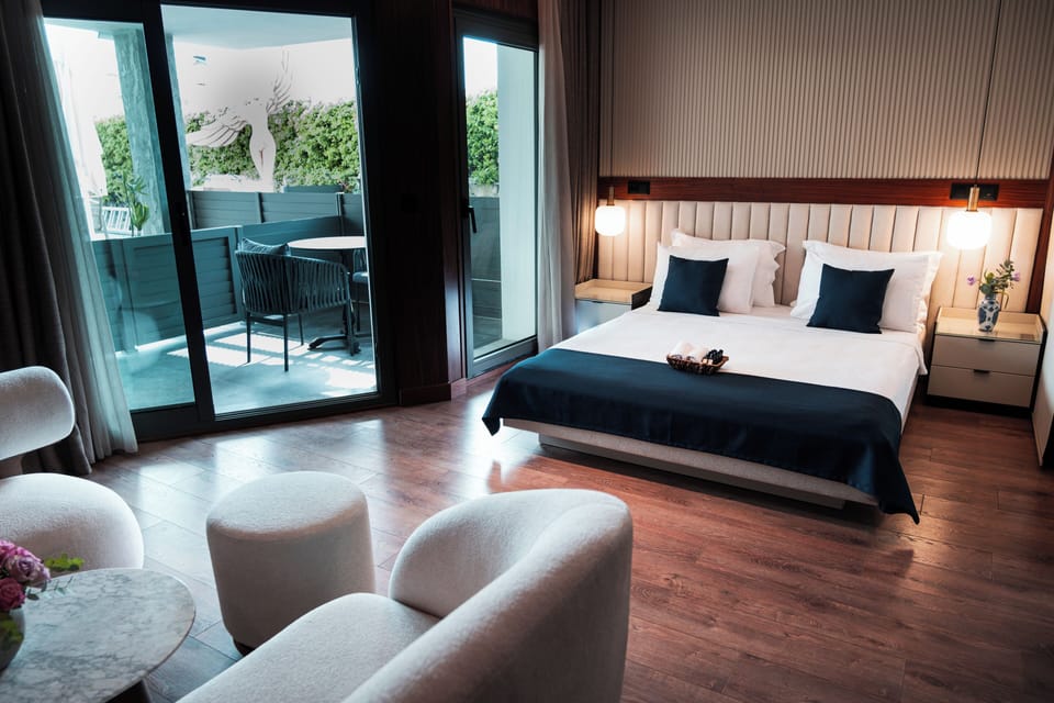 Junior Suite, 1 Queen Bed | Minibar, iron/ironing board, free WiFi, bed sheets