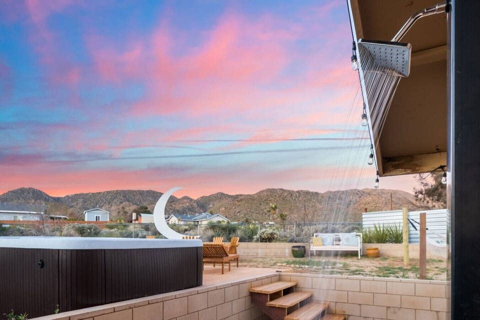 Rinse off under open skies after a dip in the pool.