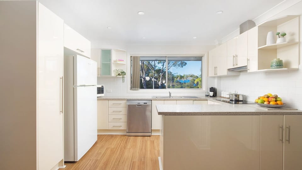 Bay Serene | Kitchen | Dishwasher | Coffee machine | Microwave