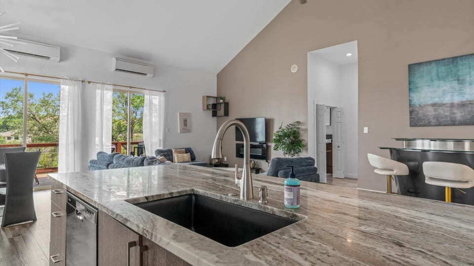 Gourmet kitchen with centred islands