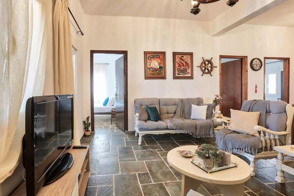 Make yourself at home in the comfortable loungε