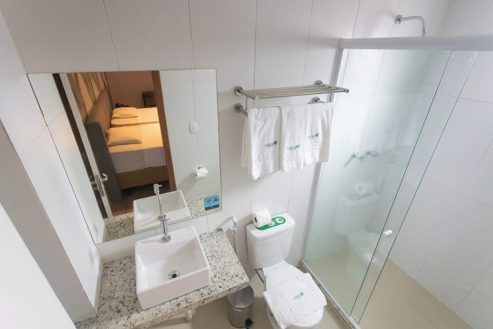 Superior Twin Room, 2 Twin Beds | Bathroom