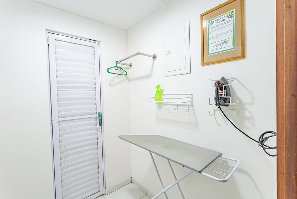 Iron/ironing board