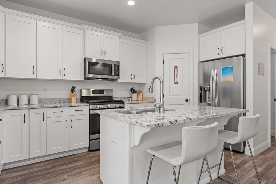 Townhome, 3 Bedrooms | Private kitchen | Fridge, oven, coffee/tea maker, toaster