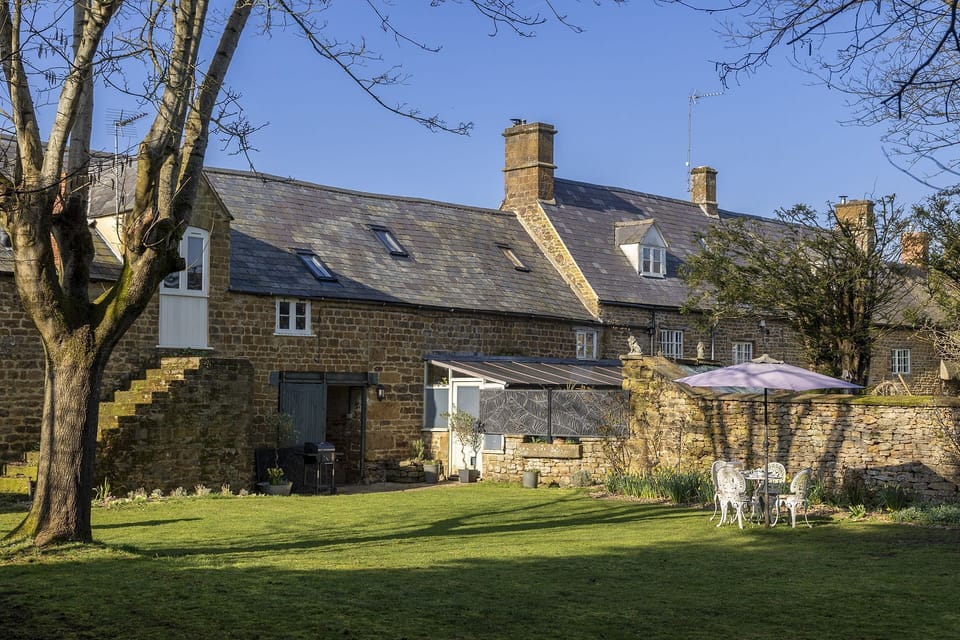The Granary at Oriel Farm Garden - StayCotswold