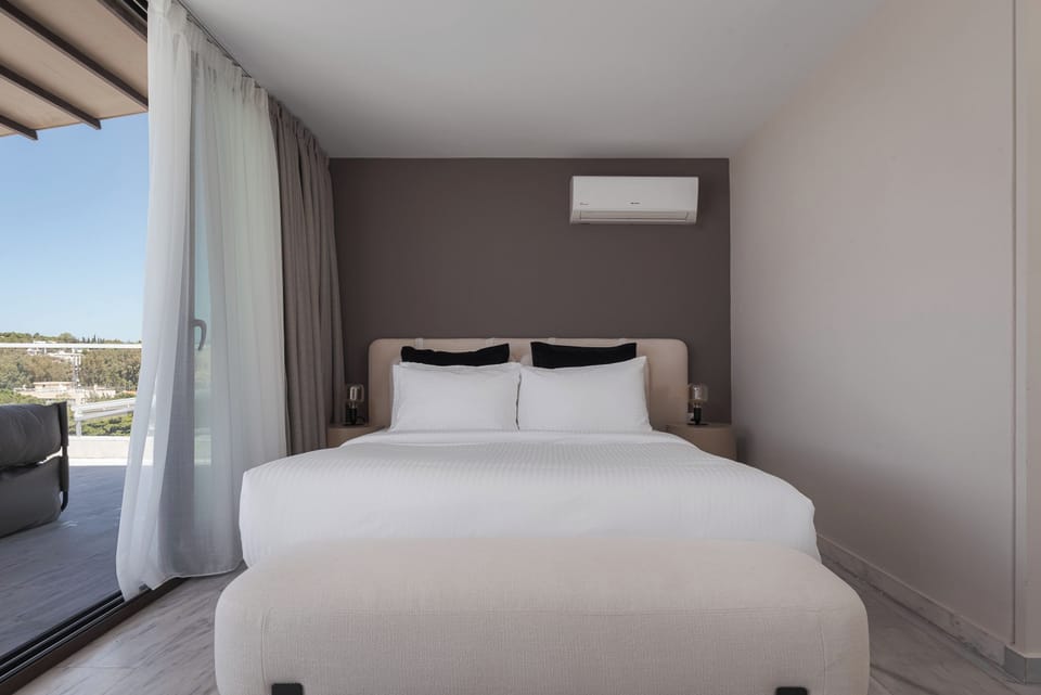 Luxury Apartment | 1 bedroom, Egyptian cotton sheets, premium bedding, memory foam beds