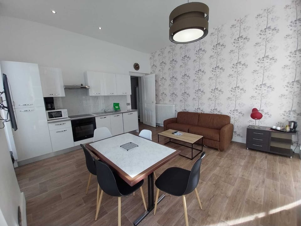 T2 - 5 pers. Centre et Thermes | Living area