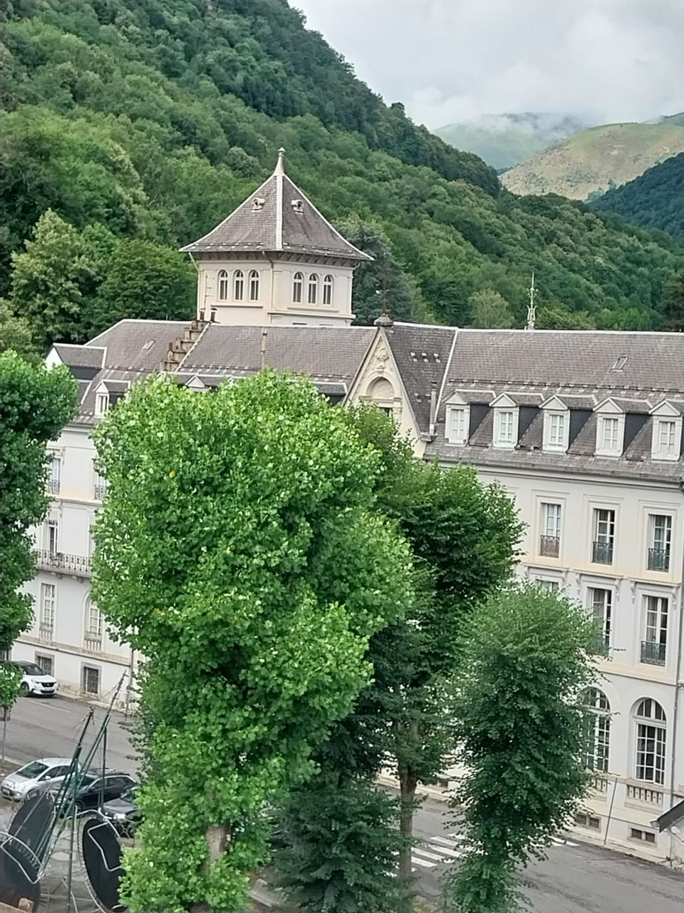 T3 - 7 pers. Centre et Thermes - Vue montagne | Parking | Free parking nearby