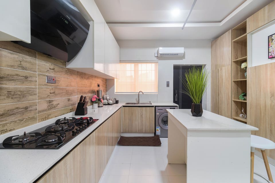 Apartment | Private kitchen | Fridge, microwave, oven, stovetop