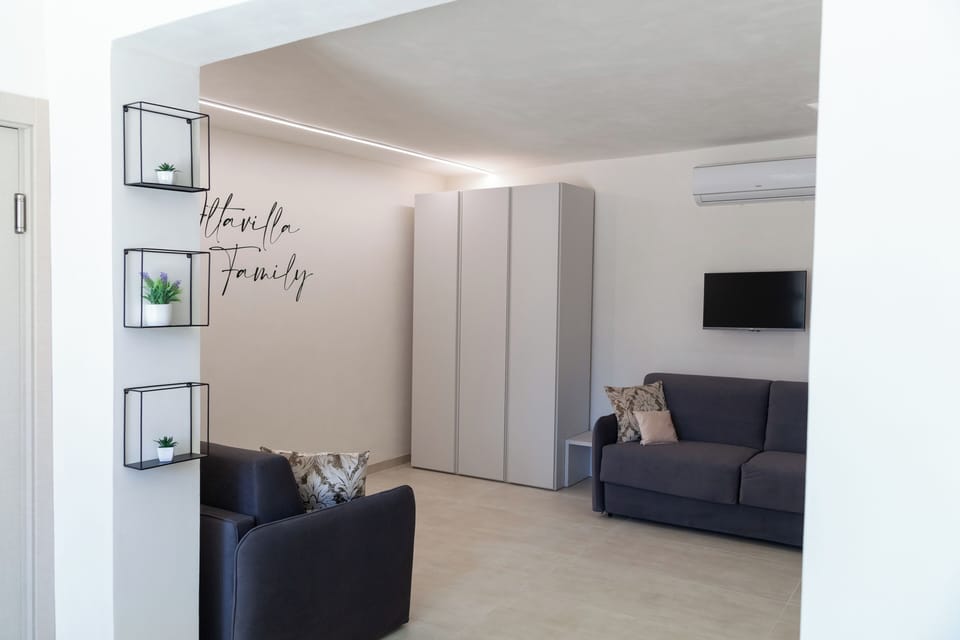 Family Room | Minibar, in-room safe, soundproofing, free WiFi
