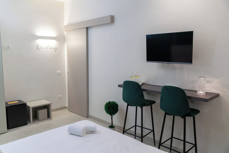 Classic Room, Courtyard View | Minibar, in-room safe, soundproofing, free WiFi